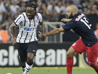 Tite vê melhora em dupla Love e Guerrero no ataque do Timão