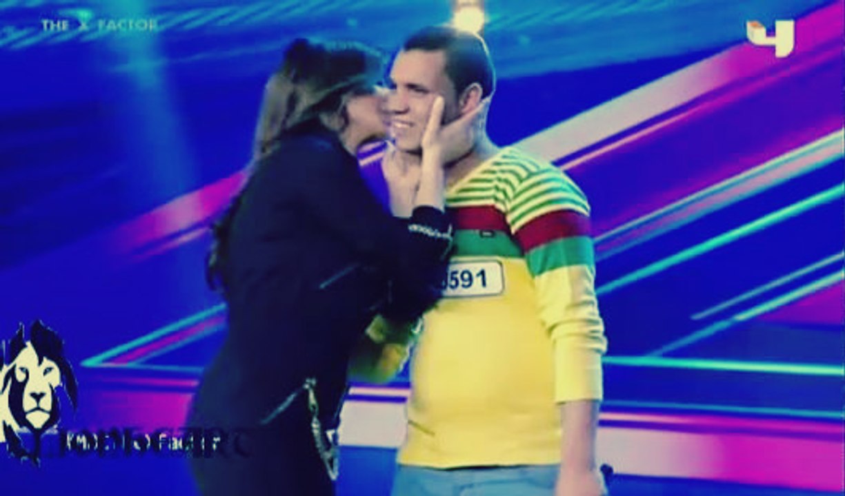 اليسا تقبل وتحضن متسابق في برنامج اكس فاكتور بع...