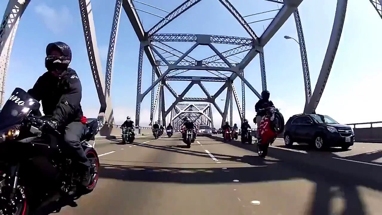 ---wiz kalifha Motorcycle Stunts And Police Chases 2014