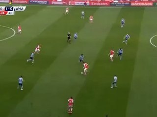 Giroud scores after some nice teamwork