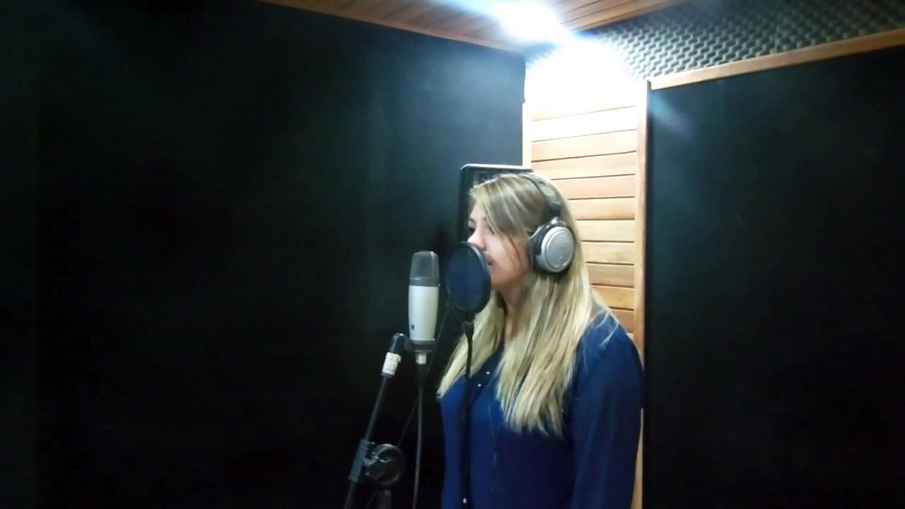 Singer Débora Elizabeth