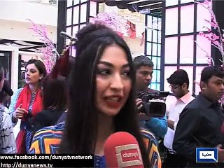 Dunya News - Karachi: Models reaction for Pakistan Team in Cricket World Cup 15