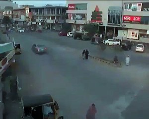 strange road accident - pakistan
