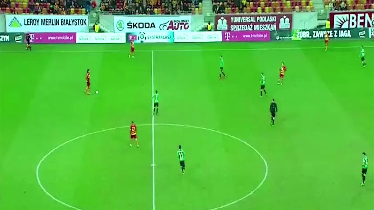 ¡Trallazo imparable de Mateusz Piatkowski (Jagiellonia) desde más de 35 metros!