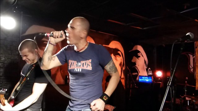 LOS FASTIDIOS au MOLOTOV - antifa boxer (live)