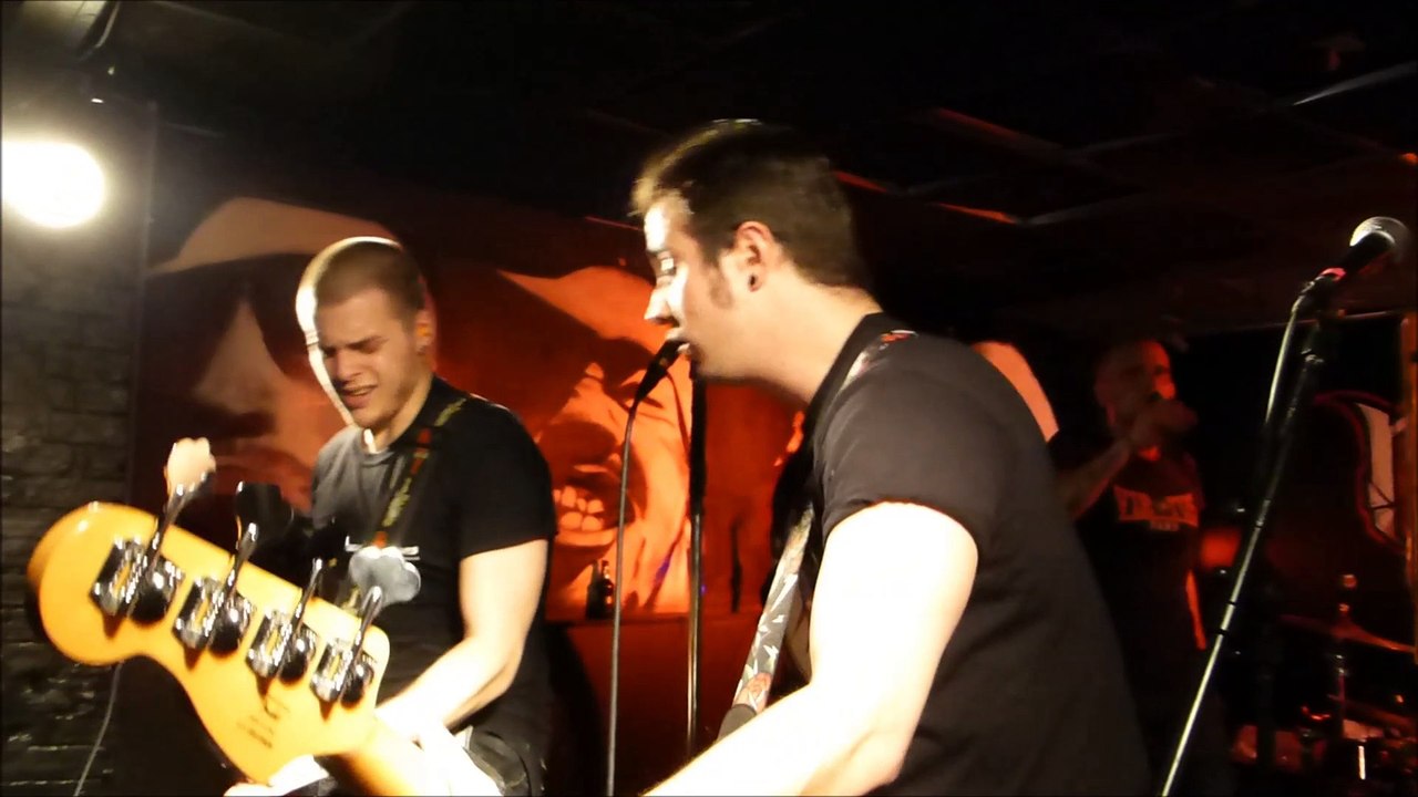 LOS FASTIDIOS au MOLOTOV - la staffeta (live)