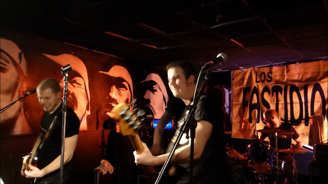 LOS FASTIDIOS au MOLOTOV - birra oi e divertimento (live)