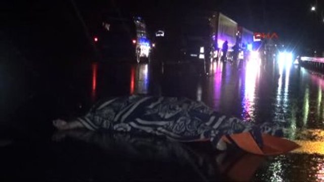 Tır Sürücüsüne Çarptığı Aracını Bırakıp Kaçtı