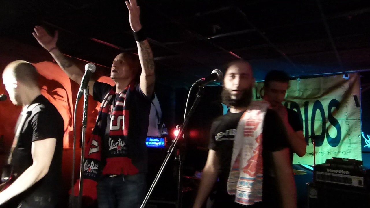 LOS FASTIDIOS au MOLOTOV - antifa hooligans (acoustic version)