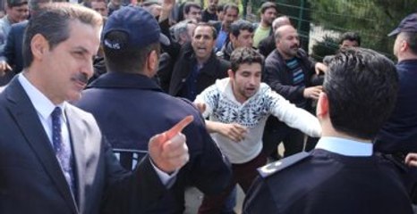 Bakan Çelik, Gruba Müdahale Eden Polisi "Sakin Olun" Diyerek Uyardı