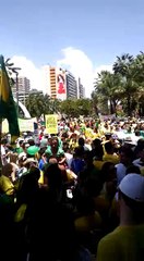 Protesto na Praça Portugal reúne multidão contra o Governo