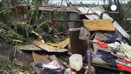 Vanuatu: Aid teams start arriving after 'monster' cyclone