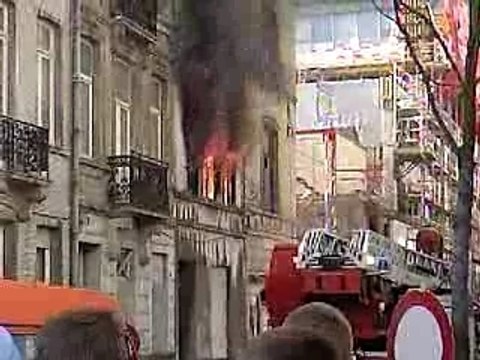 NE JOUER JAMAIS AVEC LE FEU