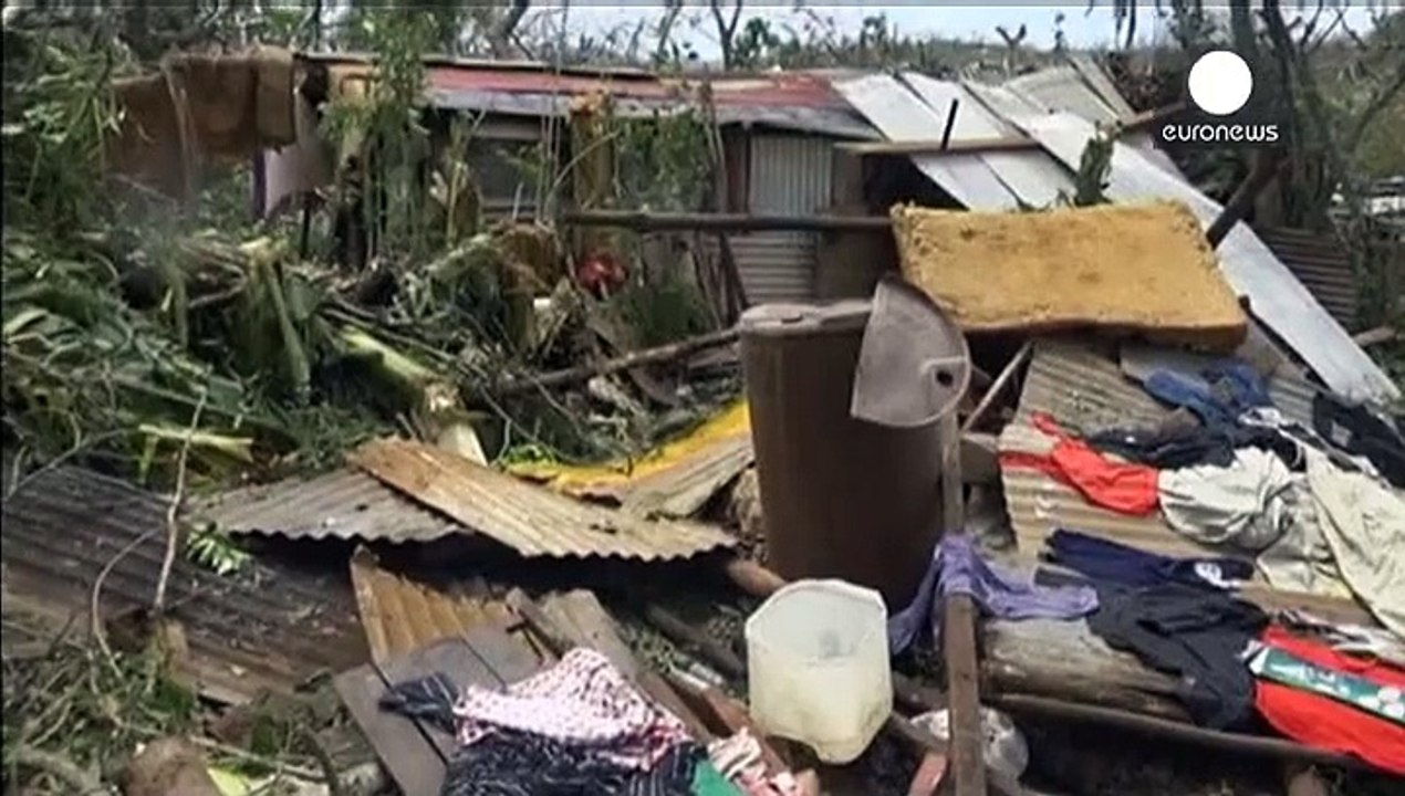 Aufräumen nach zyklon "pam": erste hilfsflüge erreichen vanuatu