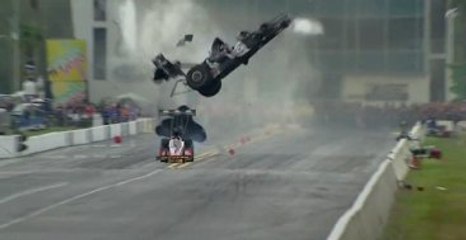 Larry Dixon, 450 Kilometre Hızla Yaptığı Kazadan Yara Almadan Kurtuldu