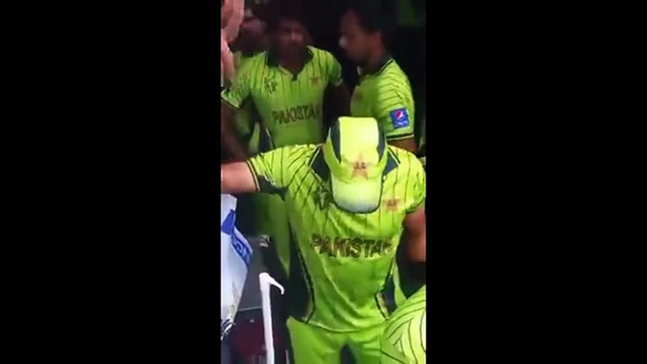 Pakistani Supporters Request to Shahid Afridi A...