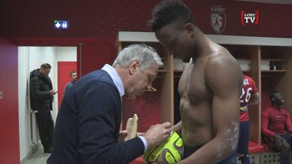 ORIGI dédicace son ballon après son triplé