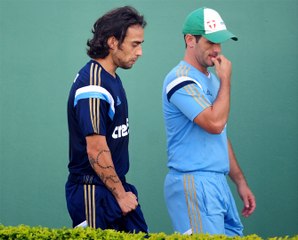 Oswaldo revela dispensa de Valdivia da seleção e projeta volta em 15 dias