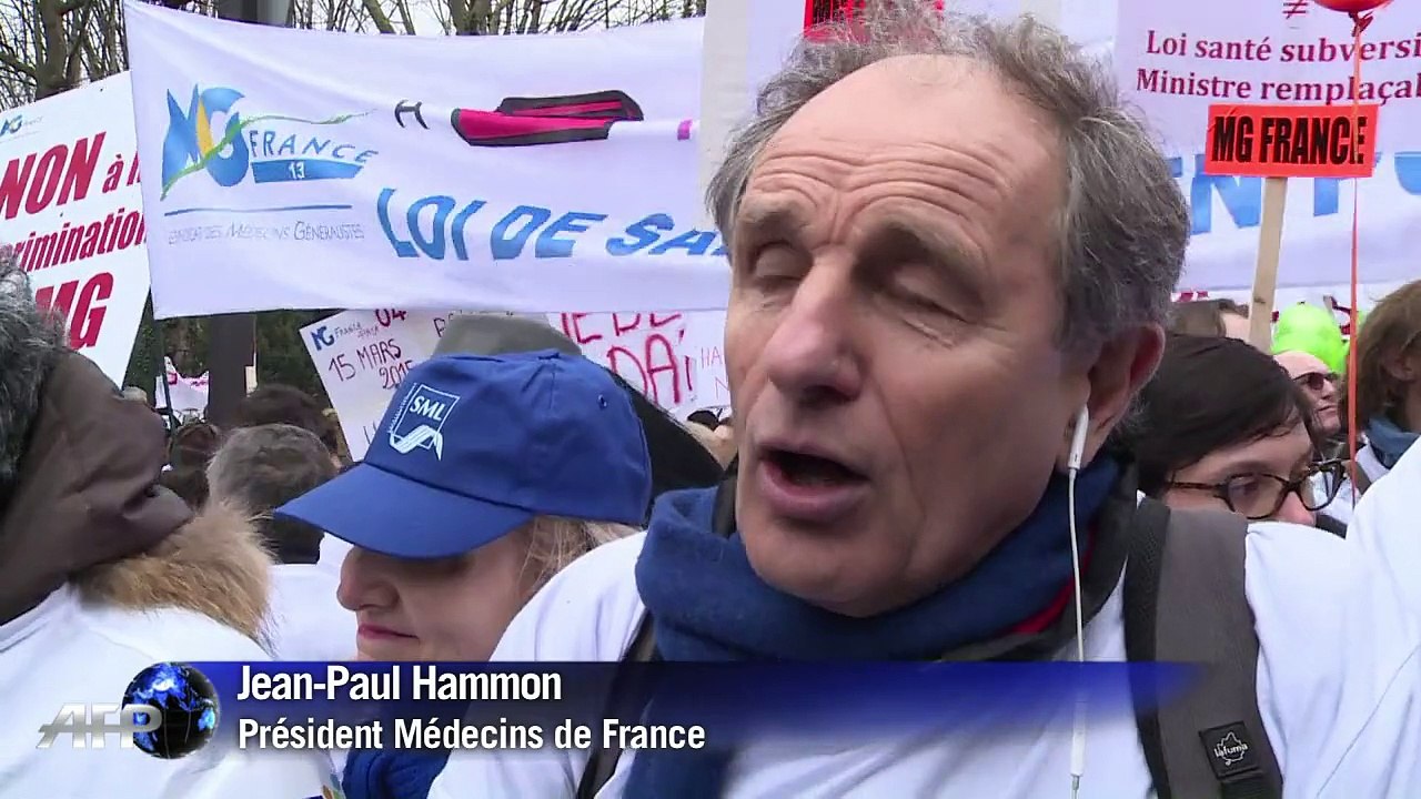 Tiers-payant: des milliers de blouses blanches dans la rue