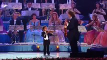 4-Year-Old Violin Prodigy Is Better Than Most Professionals / A 4 ans, il joue au violon comme un pro