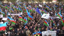 Azerbaycan'da Devalüasyon Kararı Protesto Edildi
