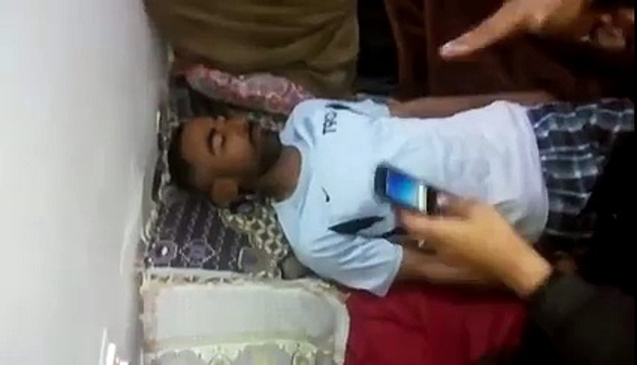 music masti man - sleeping man dances on mobile phone song