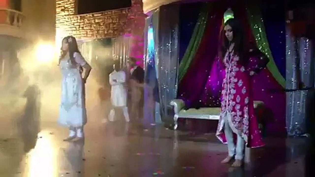 Best Dance on Mehndi ever