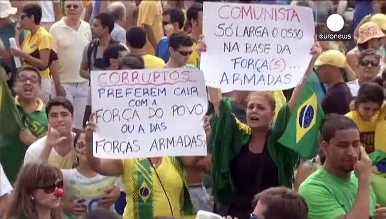 Cientos de miles de brasileños protestan contra la presidenta brasileña Dilma Rousseff