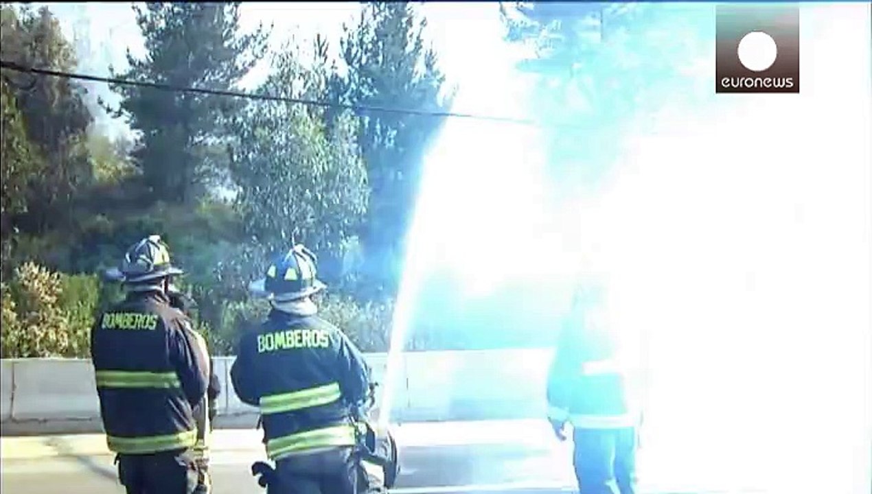 Cile, vigili del fuoco al lavoro per spegnere fiamme a Valparaiso