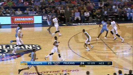 Anthony Davis contre, remonte le terrain et écrase un énorme alley-oop