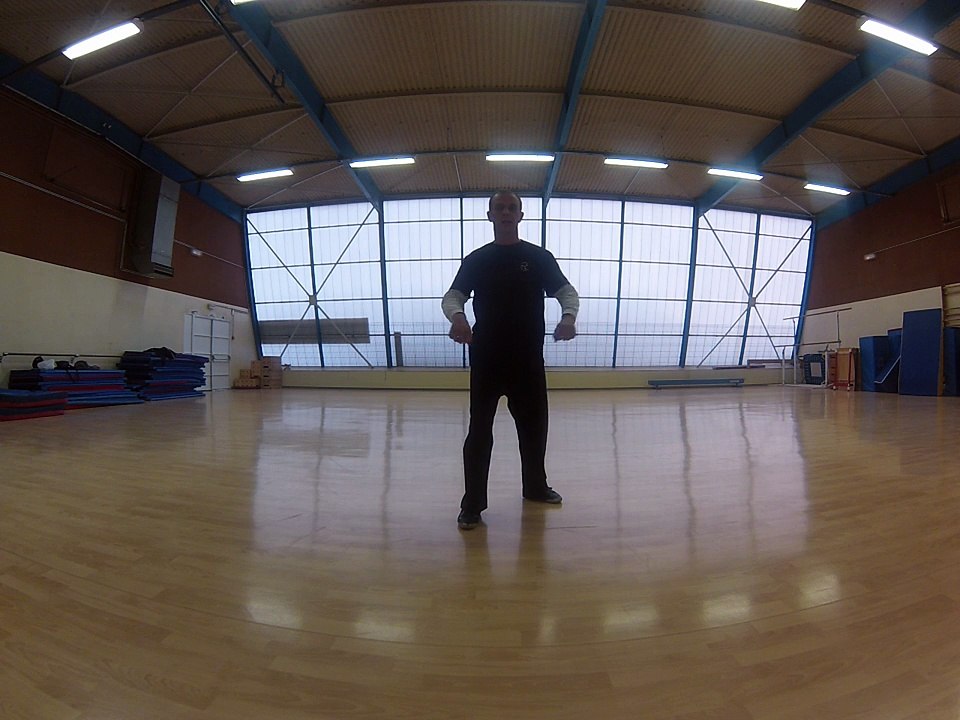 Enchainement Chansi Gong exercice 6 grande ouverture / fermeture des épaules