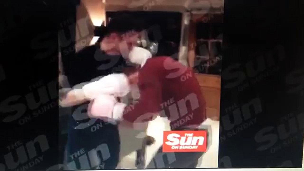 La star du foot Wayne Rooney se fait mettre KO chez lui !