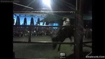 SUPER JARIPEO EXTREMO RANCHERO CHARRO EXELENTE MONTA JINETE MONTA TORO SALVAJE DE LA GANADERIA LOS CONSTRUCTORES DE TEMO DEL CAMPO EN NEXPA MICHOACAN MEXICO MARZO 2015