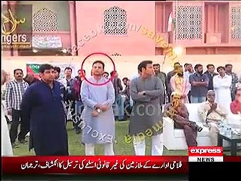 Ahmed Quraishi proves Umair Siddique's link with MQM by showing his rare picture with MQM MPA Faisal Sabzwari