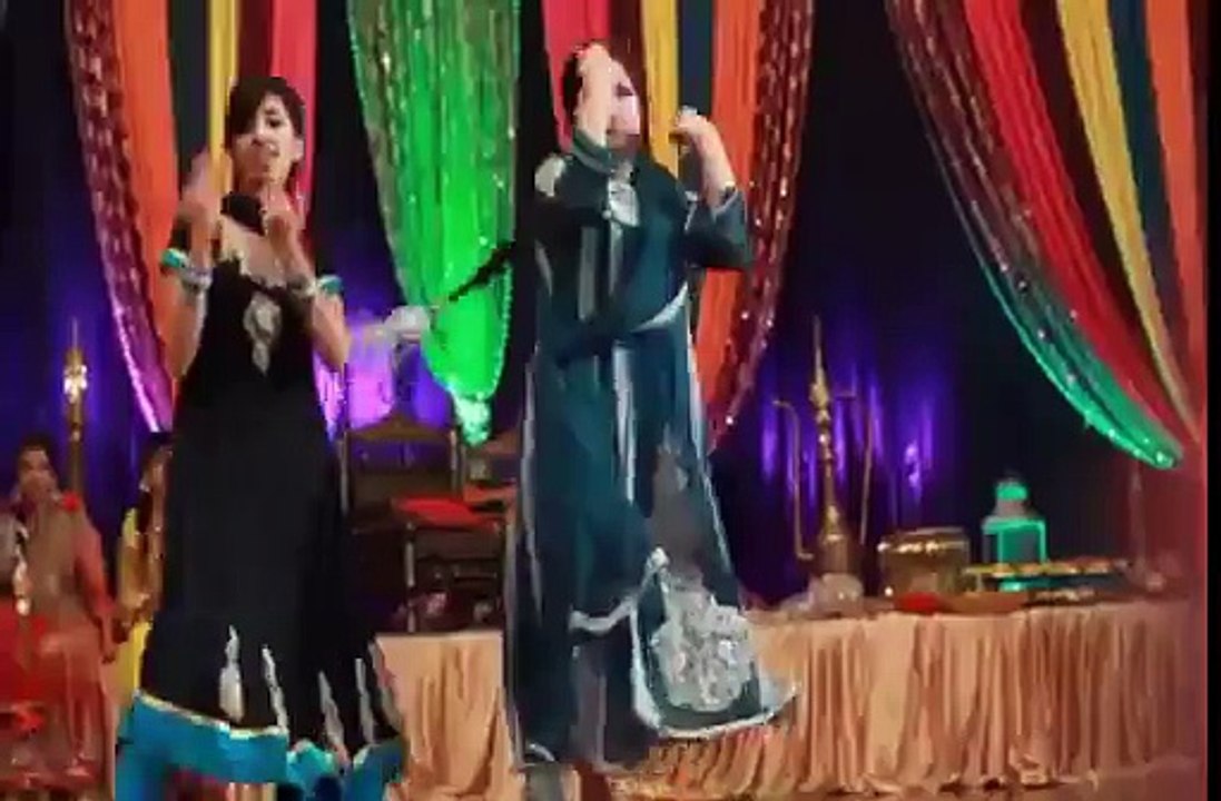Desi Wedding Girls Enjoyable Dance On - Nan na Ry Nan na Ry