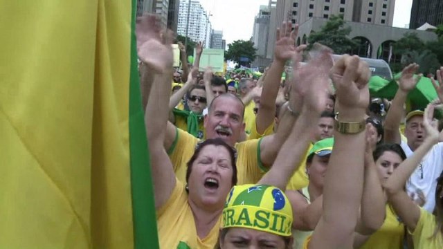 Brésil: 1,5 millions de personnes manifestent contre le parti de Dilma Rousseff