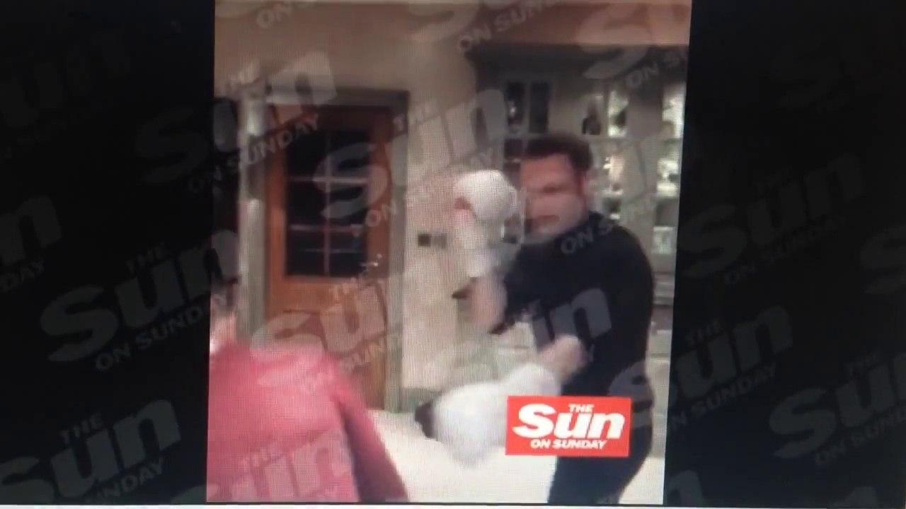 Wayne Rooney Knocked out in the kitchen : congrats Phil Bardsley