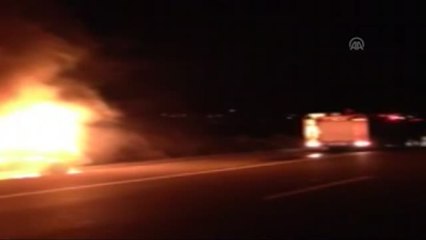 Seyir Halindeki Minibüs Yandı