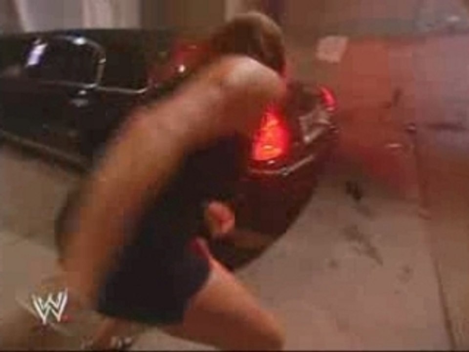 WWE -Bloopers Stephanie rips