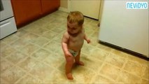 Yürümeyi Öğrenmeden Dans Etmeyi Öğrenen Bebek