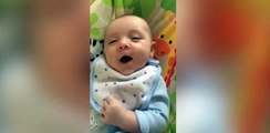 Bebé de 7 semanas dice 'Hello'