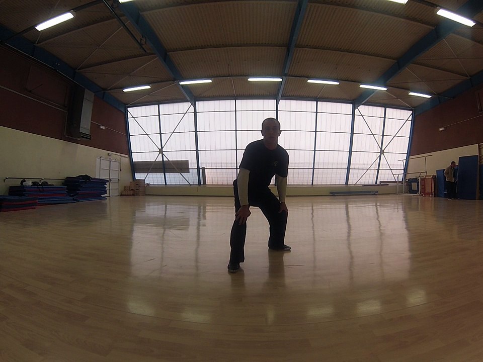 Enchainement Chansi Gong exercice 14 tourner un genou