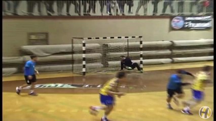 Kung-fu de 30 mètres avec claquette dans le dos ! (handball)