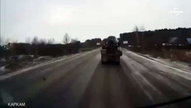 Rusya’da kamyonetten kopan teker karşıdan gelen araca isabet etti