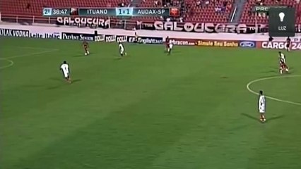 A goalkeeper does a sombrero in his aera !