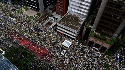 Protestos mobilizam 1,5 milhão de pessoas
