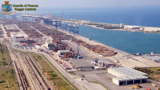 Gioia Tauro (RC) – Sequestrate al porto 14 tonnellate di sigarette (16.03.15)