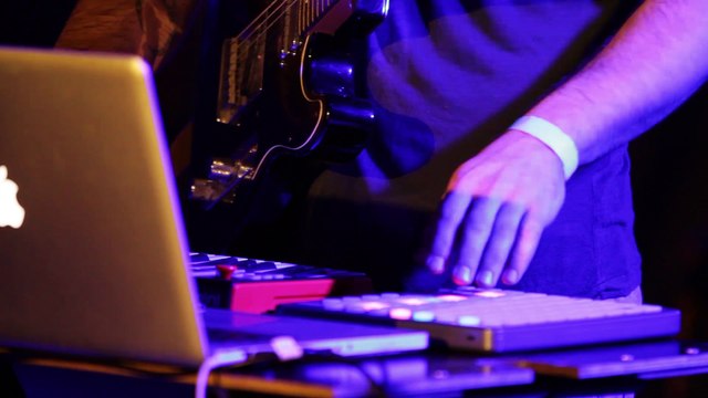 Live d'Hollydays @ Open Mic Sosh aime les inRocKs lab