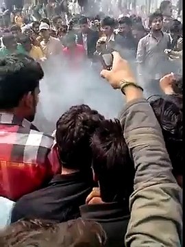 OMG lahore me zinda jalaye janay walay nojwan ki video manzar aam pe a gai