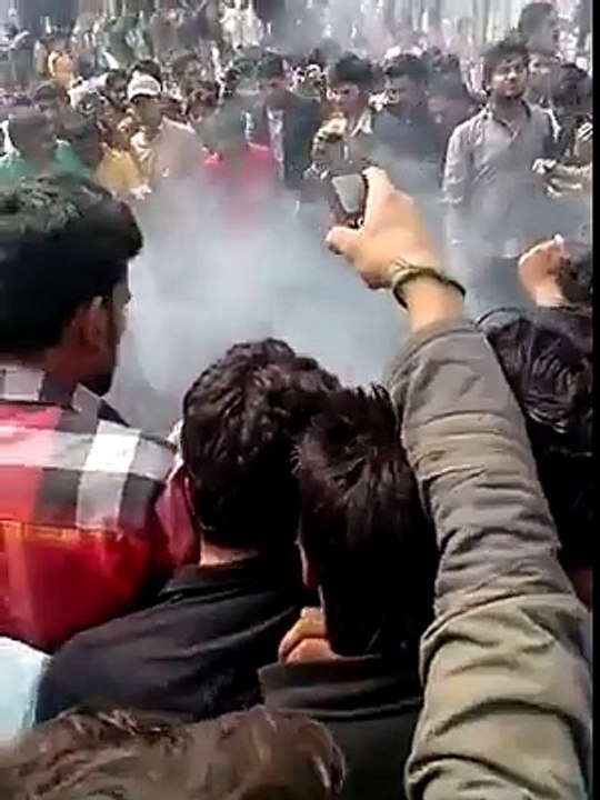 OMG lahore me zinda jalaye janay walay nojwan ki video manzar aam pe a gai